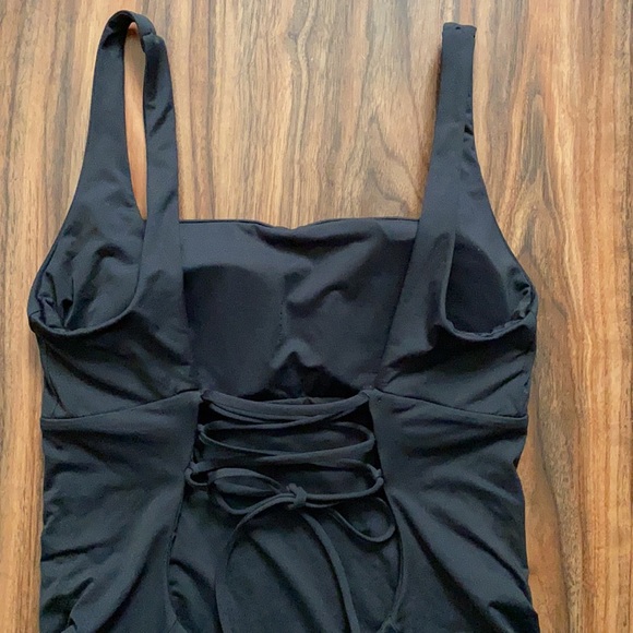 NWOT Becca Color Code Square One Piece - Picture 9 of 12